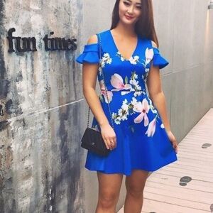 Harmony Print shoulder cap sleeve wedding guest dress. Absolutely beautiful 🤩